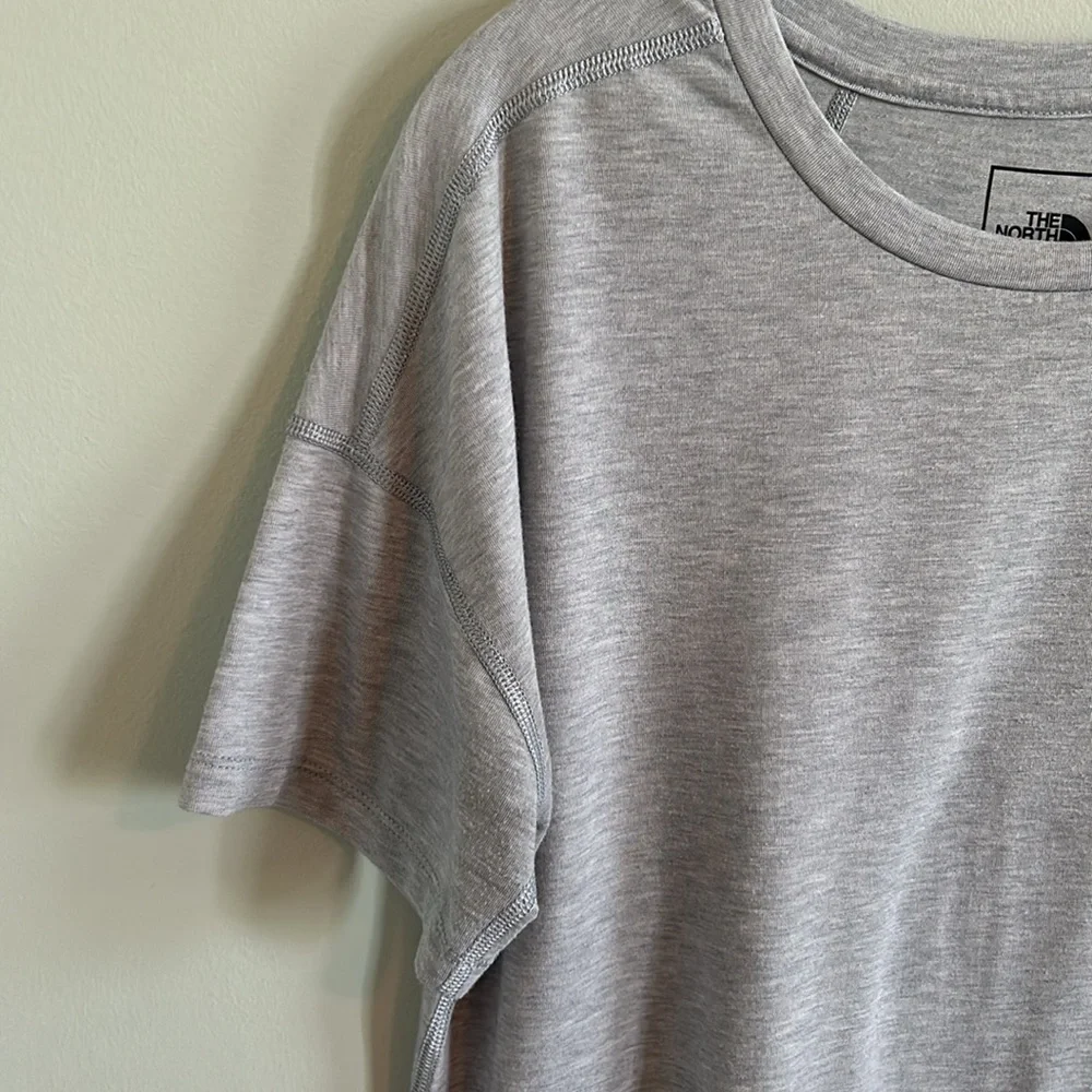 *SOLD* The North Face Top, Size Medium - Picture 5 of 7